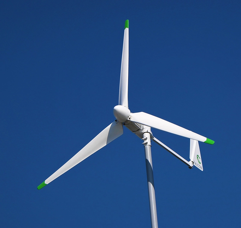 Turbina wiatrowa Falcon na tle niebieskiego nieba